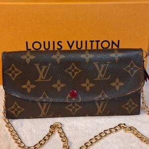 Clean Louis Vuitton Monogram Emilie Wallet